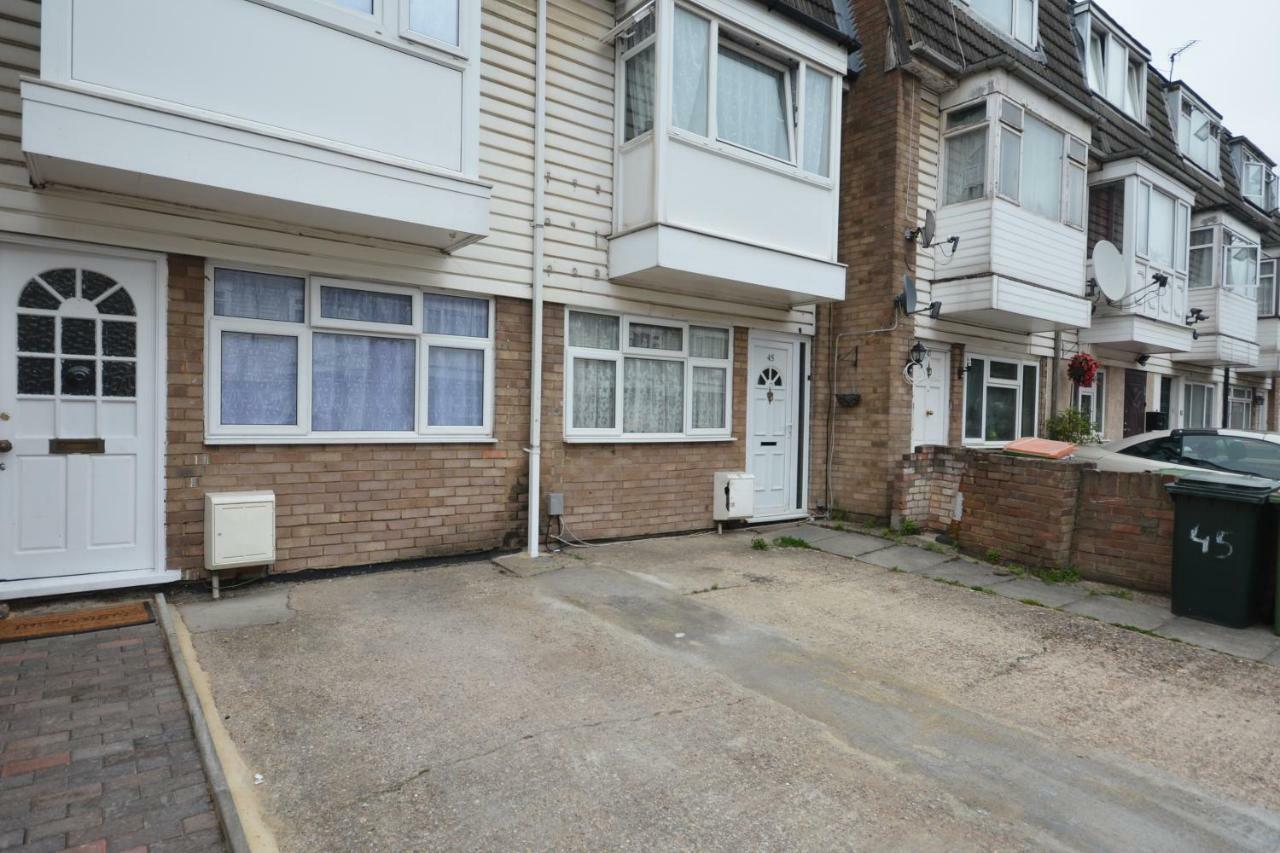 Four Bedroom Townhouse 12 Minutes Walk To Excel Exhibition Centre London Exterior photo