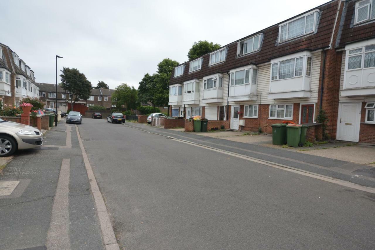 Four Bedroom Townhouse 12 Minutes Walk To Excel Exhibition Centre London Exterior photo