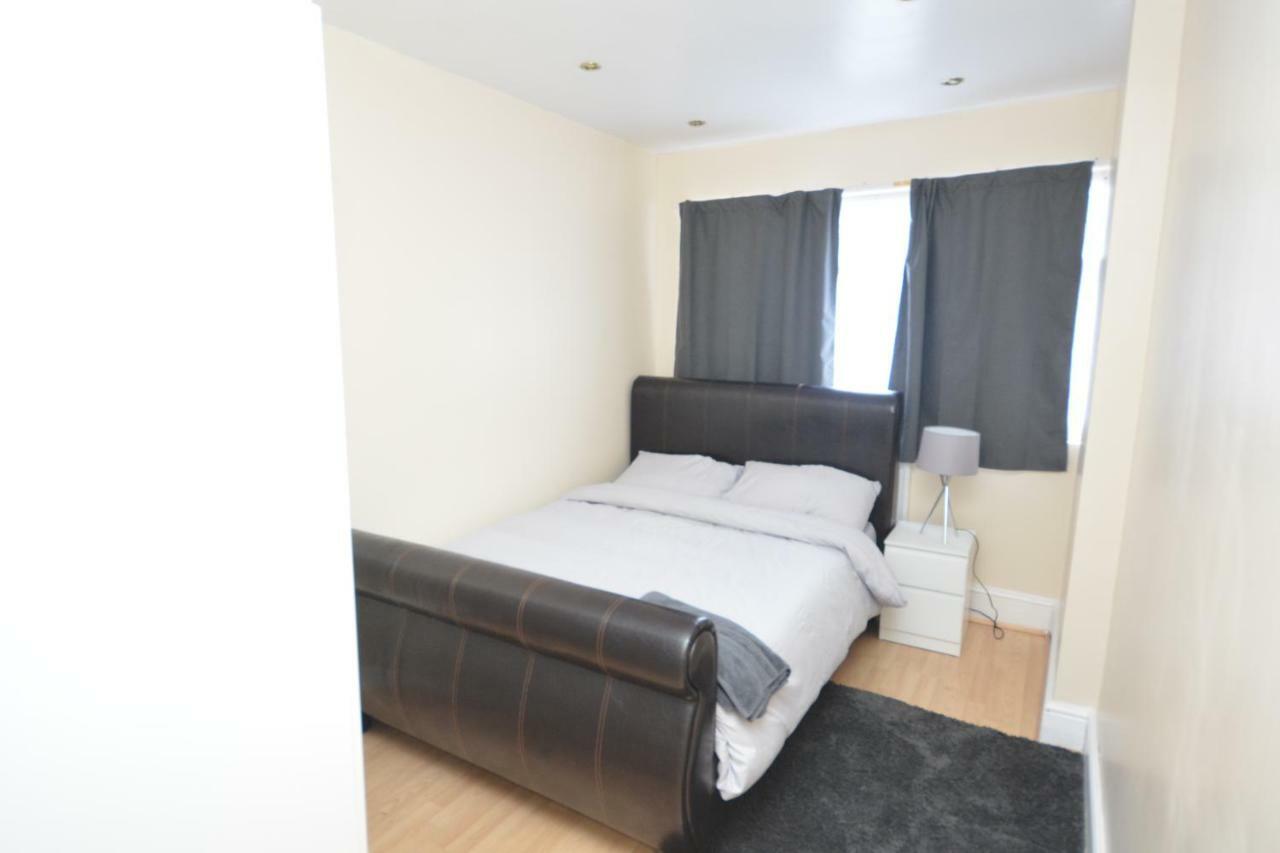 Four Bedroom Townhouse 12 Minutes Walk To Excel Exhibition Centre London Exterior photo