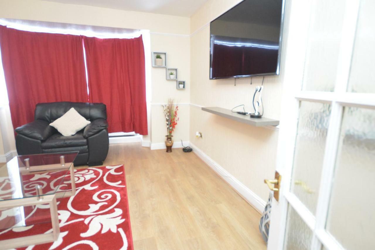 Four Bedroom Townhouse 12 Minutes Walk To Excel Exhibition Centre London Exterior photo