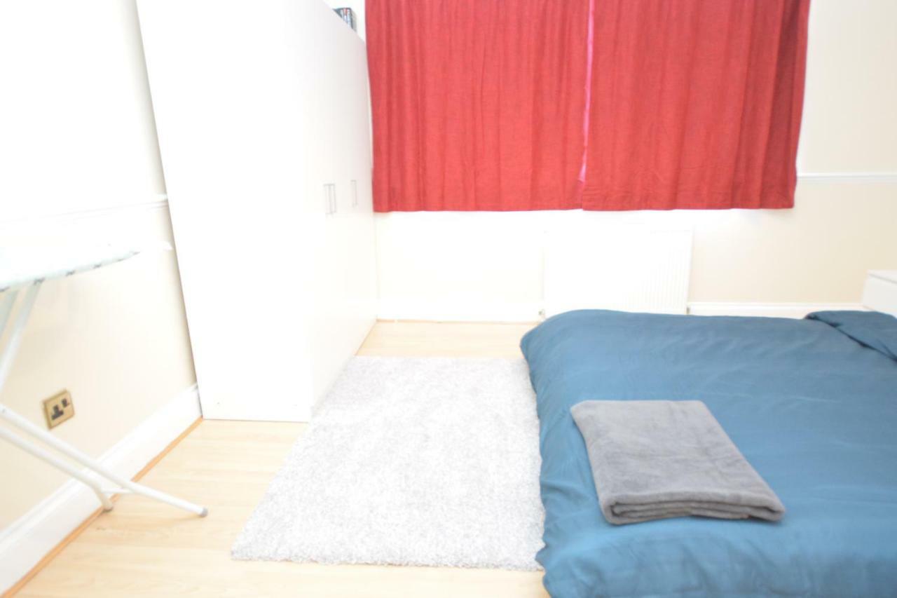 Four Bedroom Townhouse 12 Minutes Walk To Excel Exhibition Centre London Exterior photo