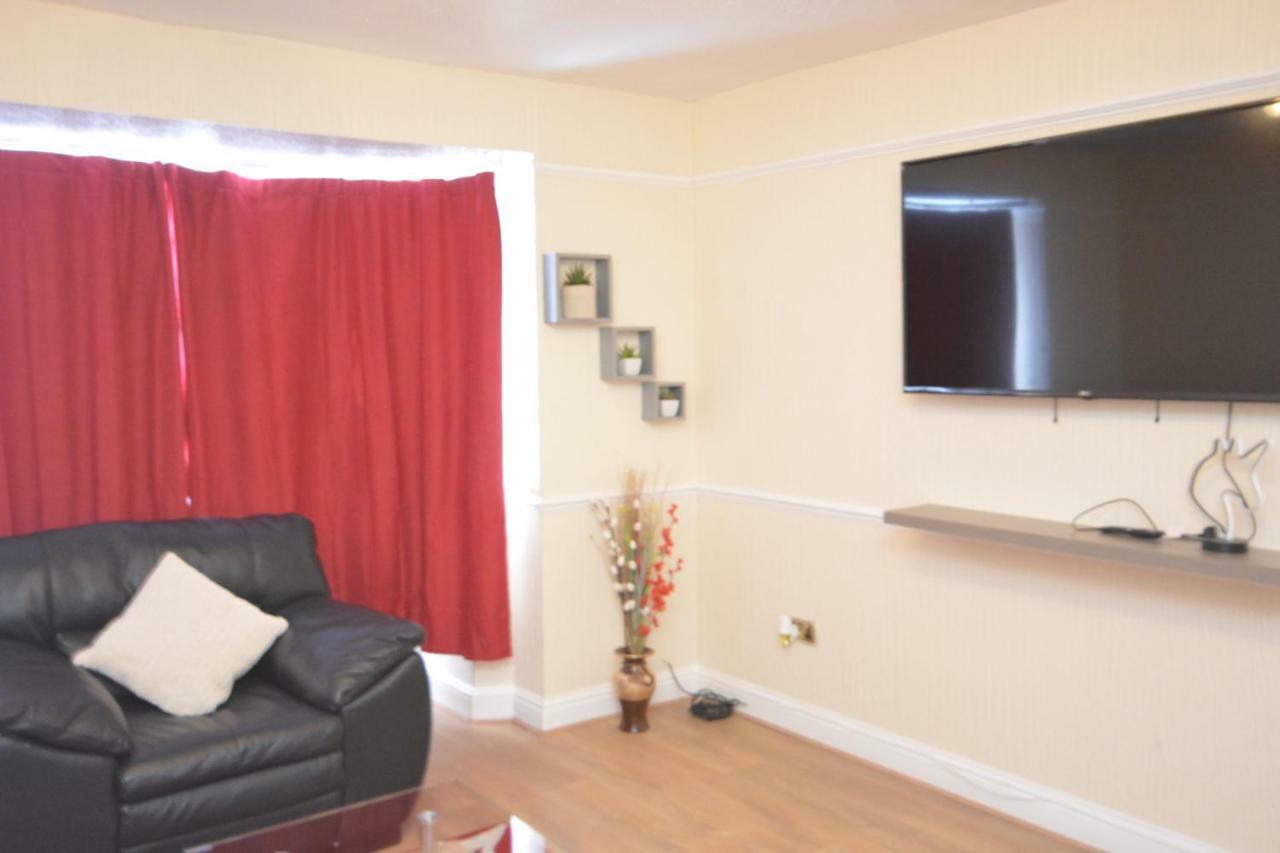Four Bedroom Townhouse 12 Minutes Walk To Excel Exhibition Centre London Exterior photo