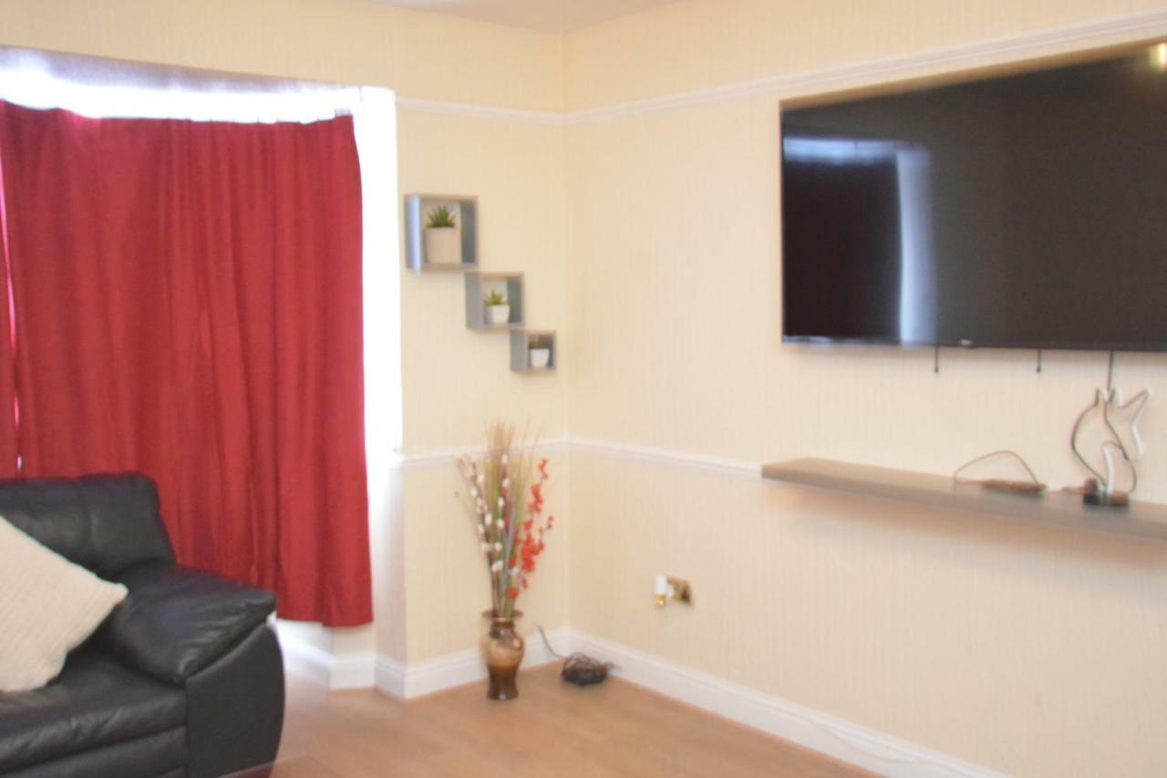 Four Bedroom Townhouse 12 Minutes Walk To Excel Exhibition Centre London Exterior photo