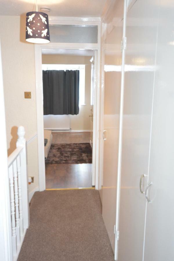 Four Bedroom Townhouse 12 Minutes Walk To Excel Exhibition Centre London Exterior photo