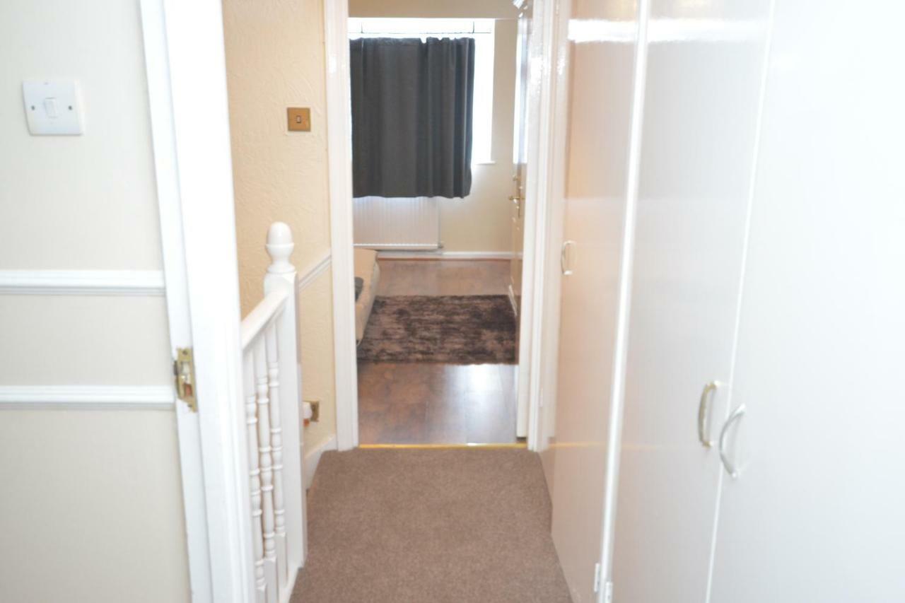 Four Bedroom Townhouse 12 Minutes Walk To Excel Exhibition Centre London Exterior photo