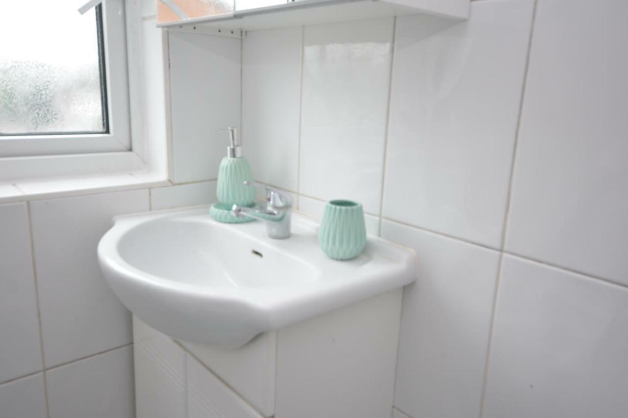 Four Bedroom Townhouse 12 Minutes Walk To Excel Exhibition Centre London Exterior photo