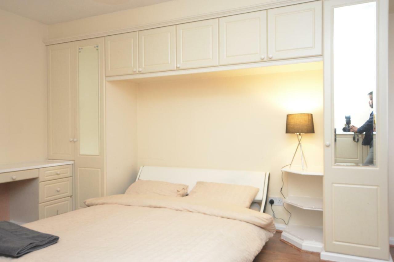 Four Bedroom Townhouse 12 Minutes Walk To Excel Exhibition Centre London Exterior photo