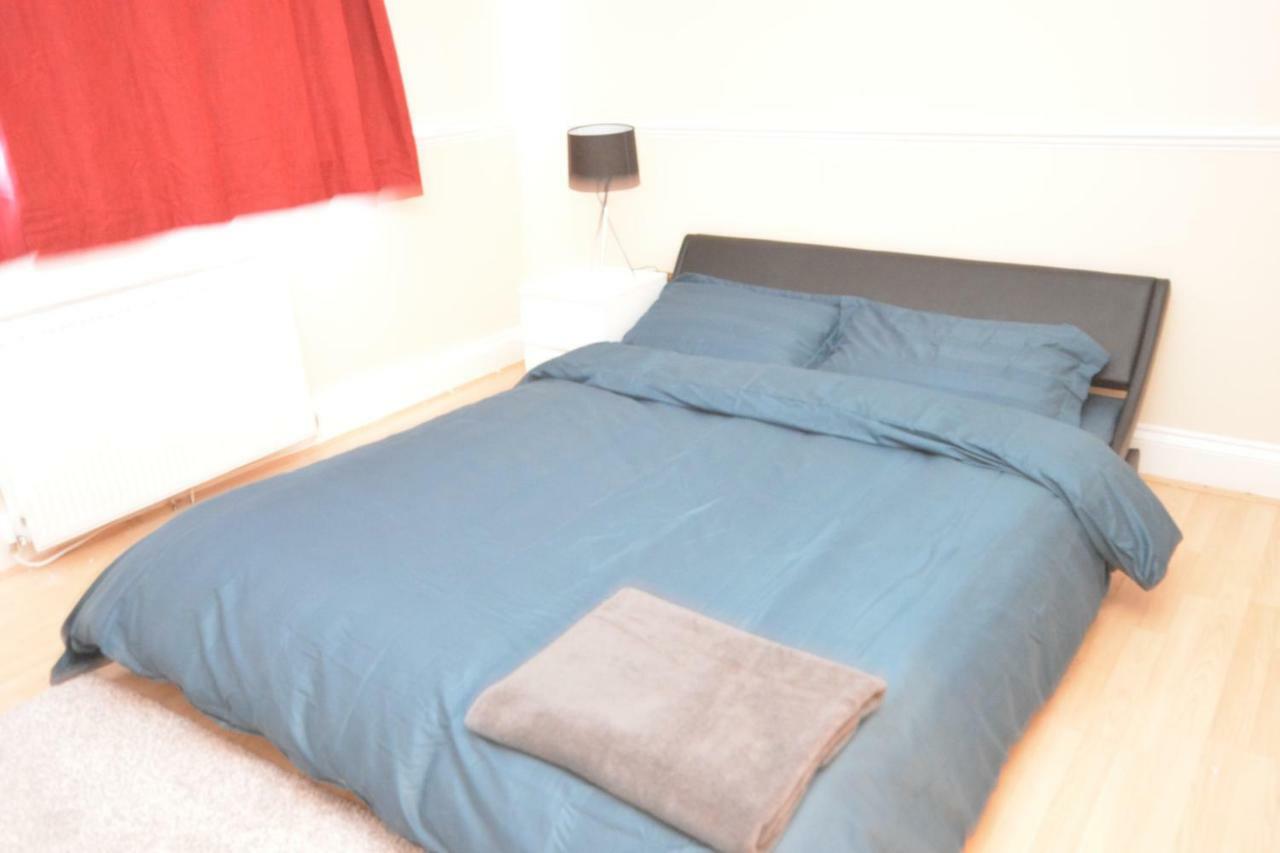 Four Bedroom Townhouse 12 Minutes Walk To Excel Exhibition Centre London Exterior photo