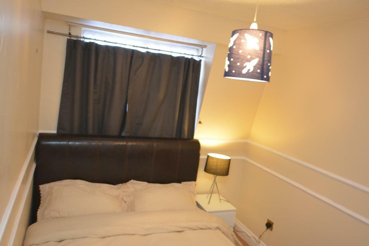 Four Bedroom Townhouse 12 Minutes Walk To Excel Exhibition Centre London Exterior photo