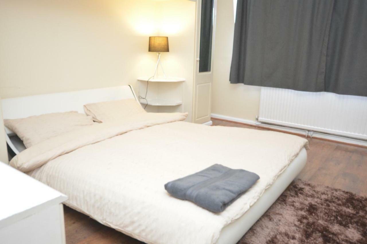 Four Bedroom Townhouse 12 Minutes Walk To Excel Exhibition Centre London Exterior photo