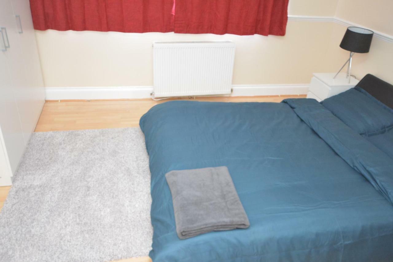 Four Bedroom Townhouse 12 Minutes Walk To Excel Exhibition Centre London Exterior photo