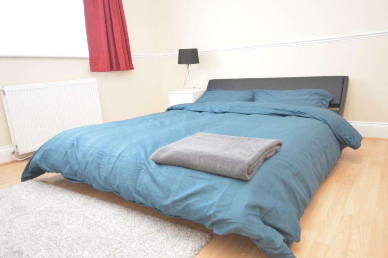 Four Bedroom Townhouse 12 Minutes Walk To Excel Exhibition Centre London Exterior photo