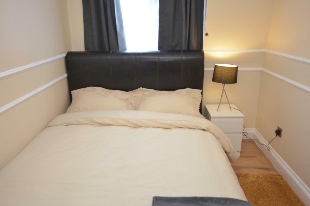 Four Bedroom Townhouse 12 Minutes Walk To Excel Exhibition Centre London Exterior photo
