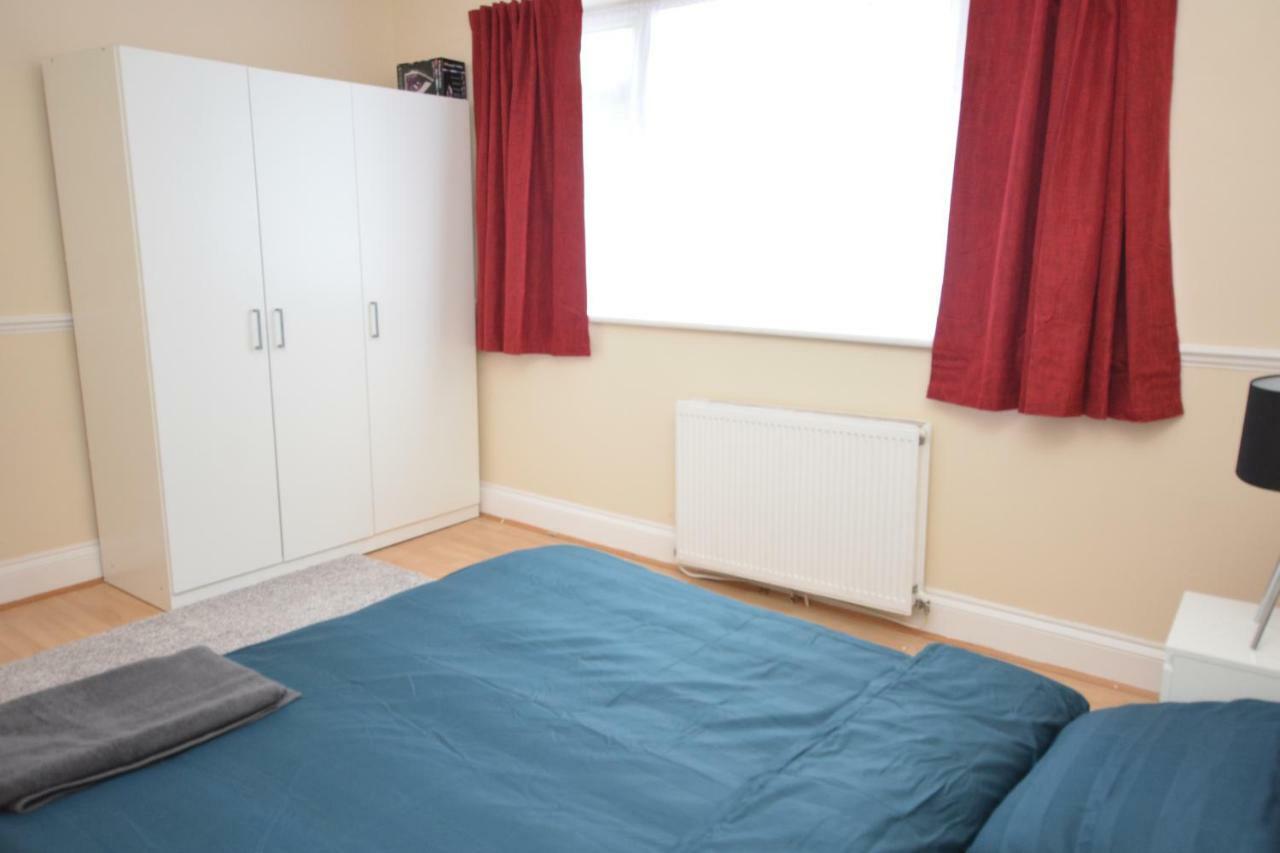 Four Bedroom Townhouse 12 Minutes Walk To Excel Exhibition Centre London Exterior photo