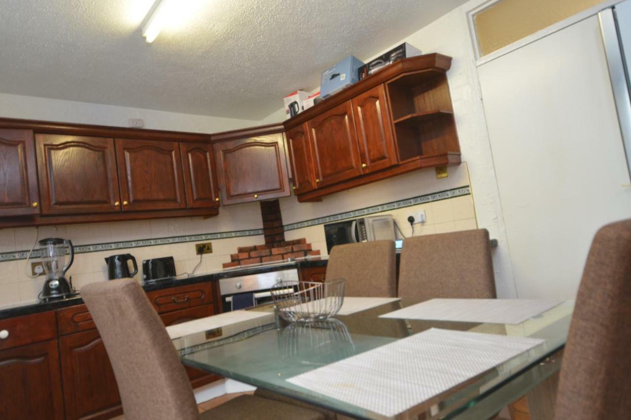 Four Bedroom Townhouse 12 Minutes Walk To Excel Exhibition Centre London Exterior photo