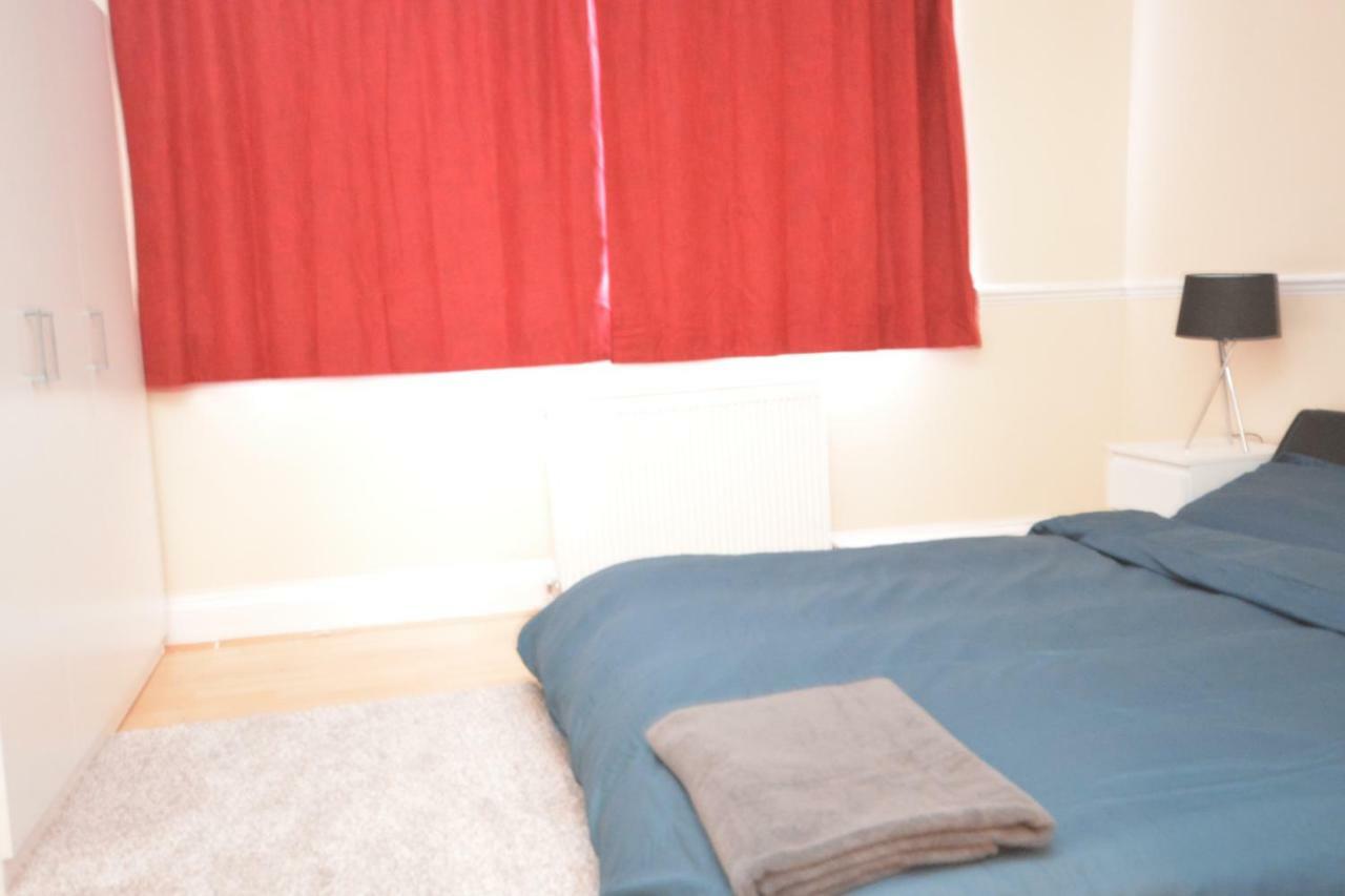 Four Bedroom Townhouse 12 Minutes Walk To Excel Exhibition Centre London Exterior photo