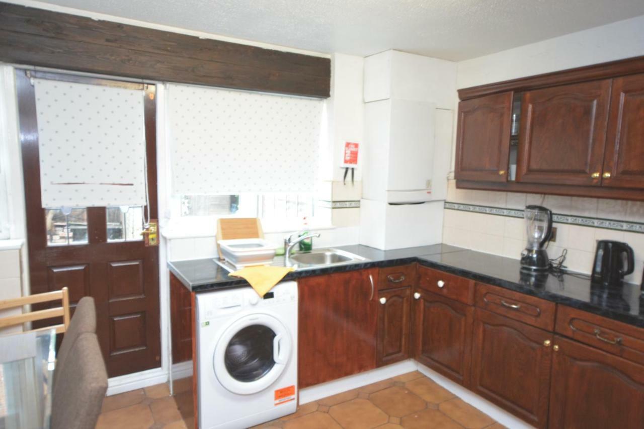 Four Bedroom Townhouse 12 Minutes Walk To Excel Exhibition Centre London Exterior photo
