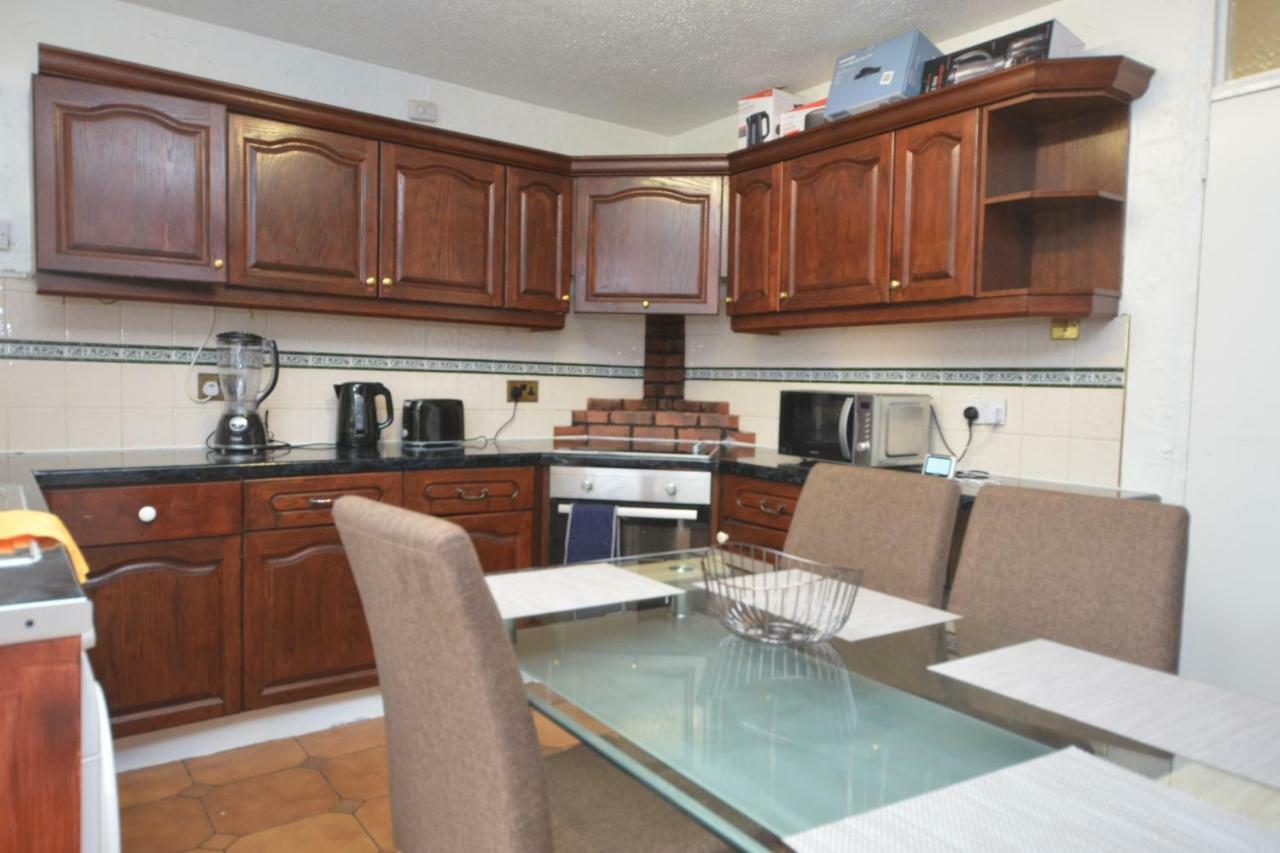 Four Bedroom Townhouse 12 Minutes Walk To Excel Exhibition Centre London Exterior photo