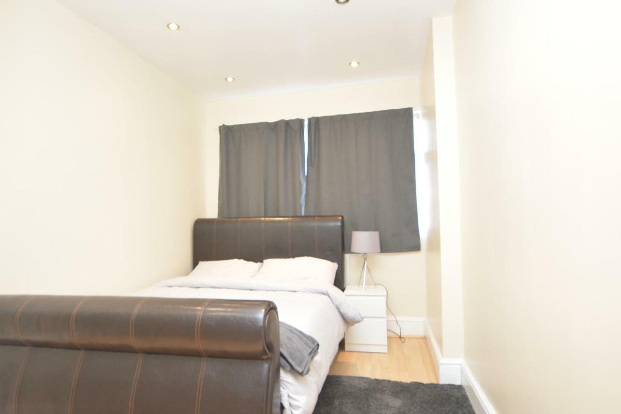 Four Bedroom Townhouse 12 Minutes Walk To Excel Exhibition Centre London Exterior photo