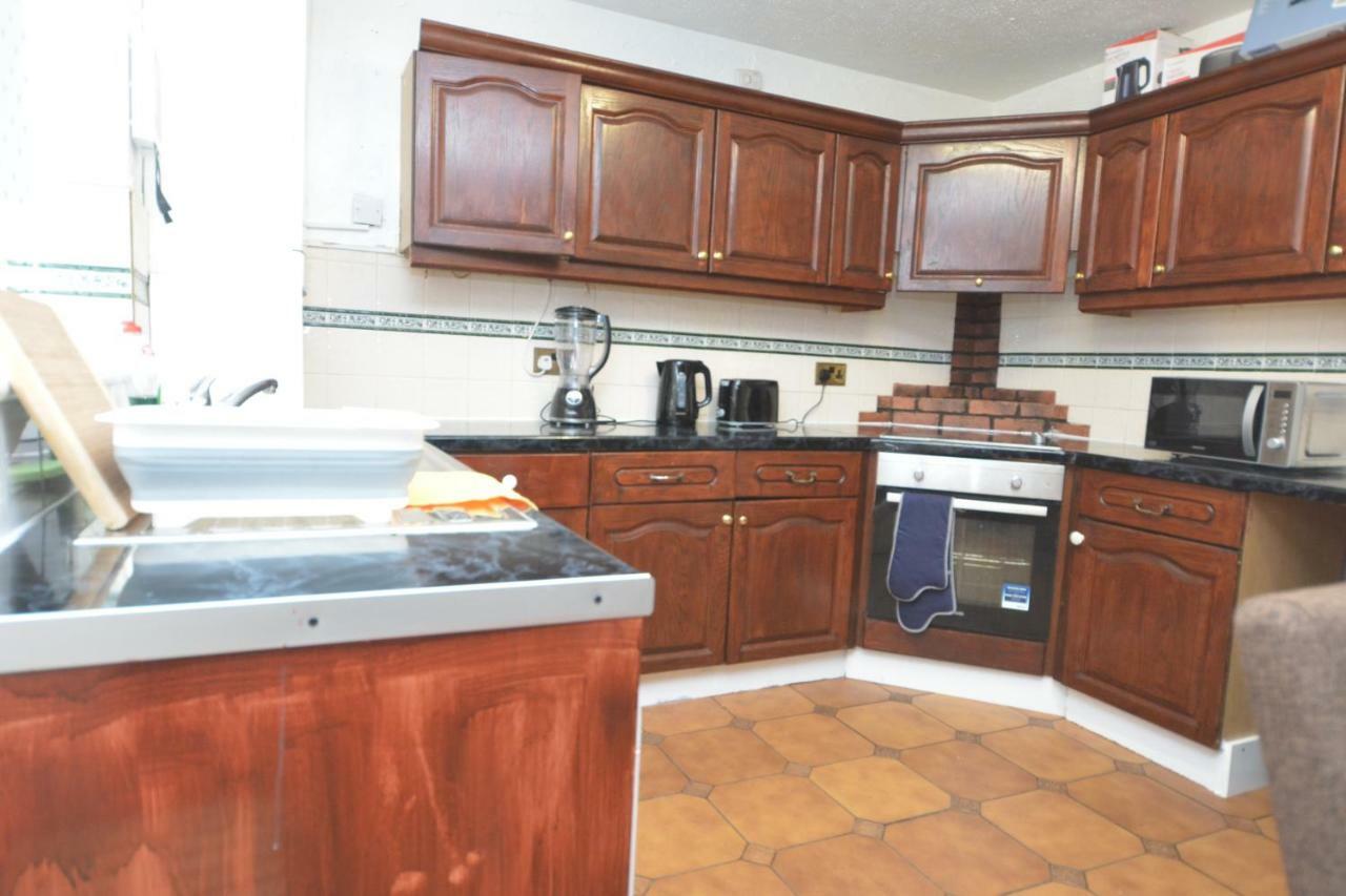 Four Bedroom Townhouse 12 Minutes Walk To Excel Exhibition Centre London Exterior photo
